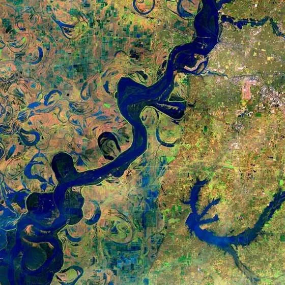 A satellite image of Mississippi and the Mississippi River.